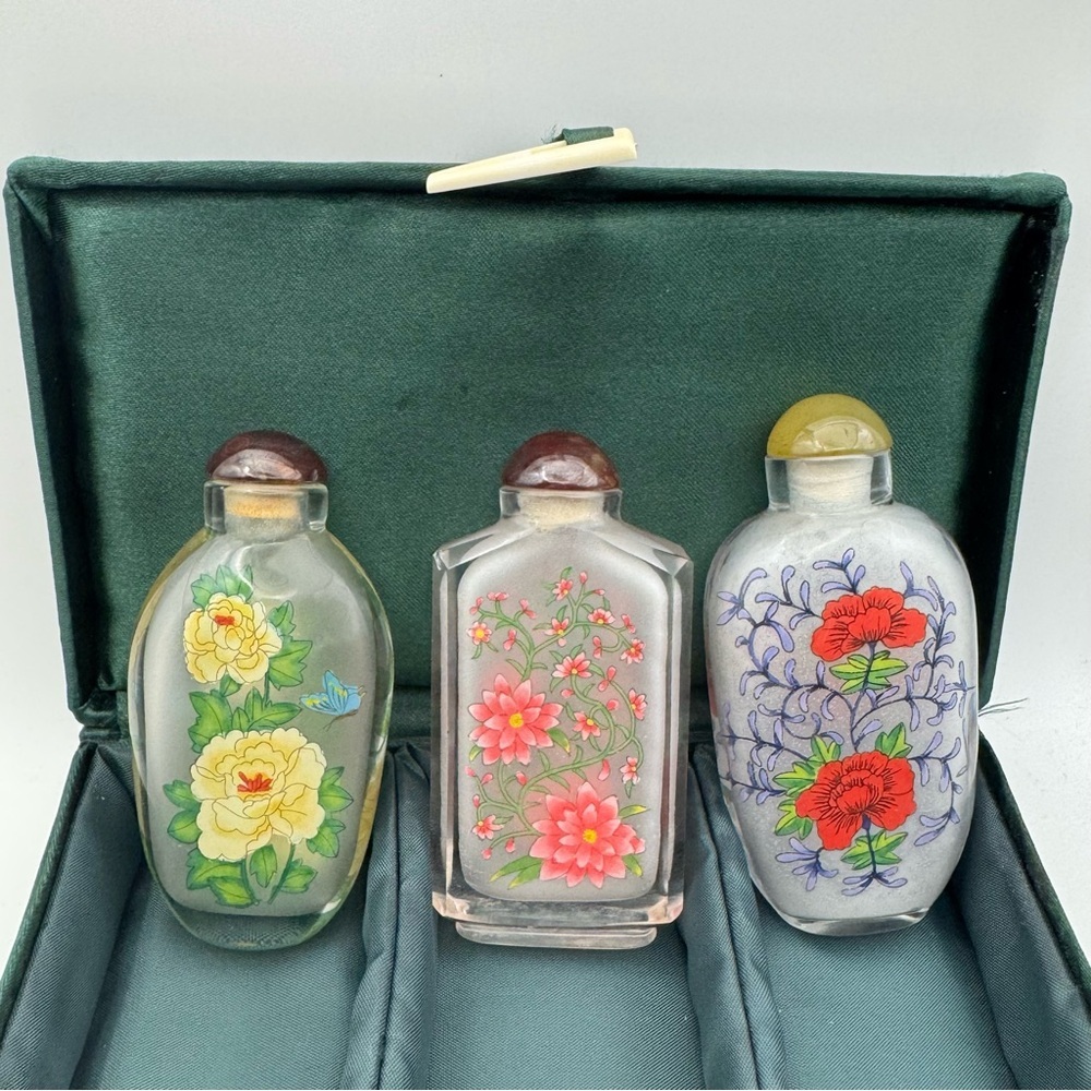 Vintage Set Li Bien Chinese Bottles, Floral Reverse Painted Glass -  Set of 3 - Picture 4 of 9